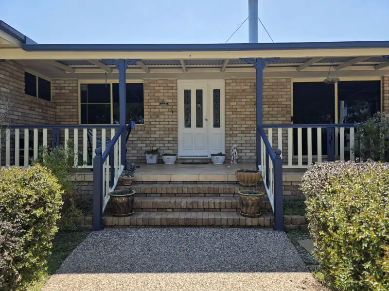 8 Rose Street, Stanthorpe — photograph 4