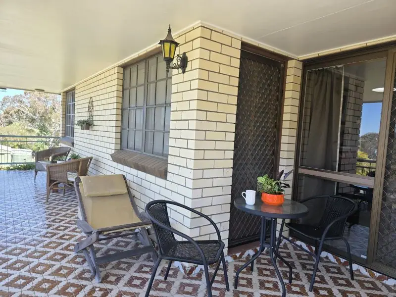 4 Belwood Street, Stanthorpe — photograph 3