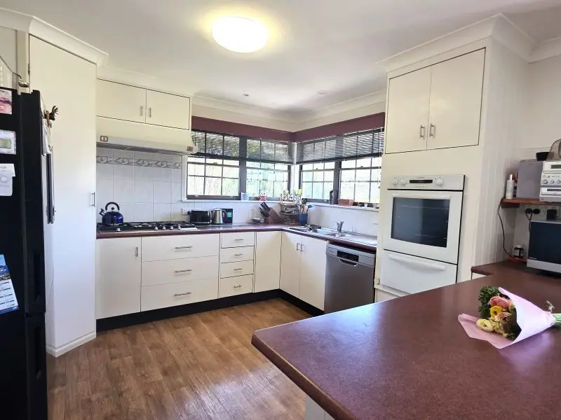 4 Belwood Street, Stanthorpe — photograph 5
