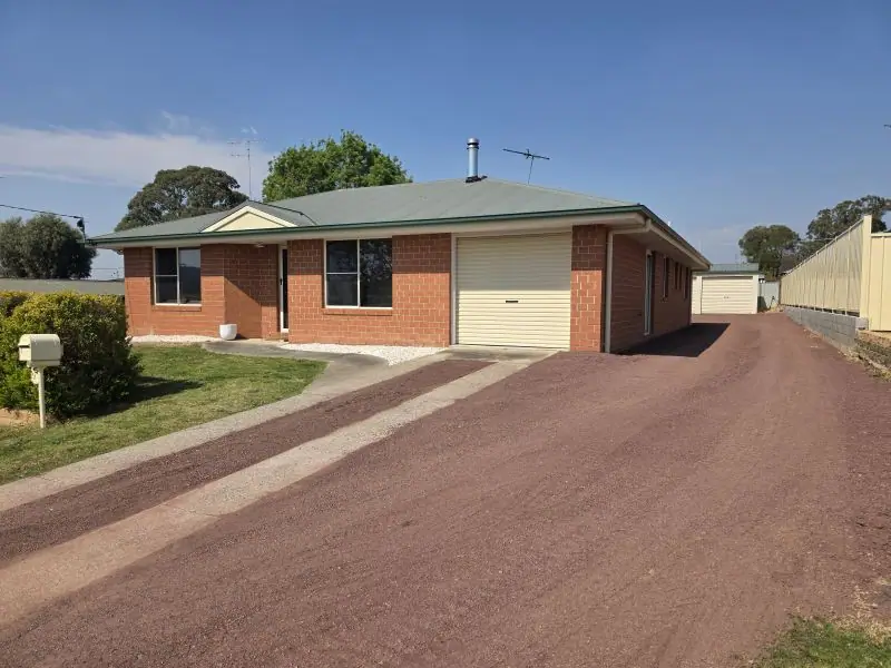 1 Barton Street, Stanthorpe — photograph 2