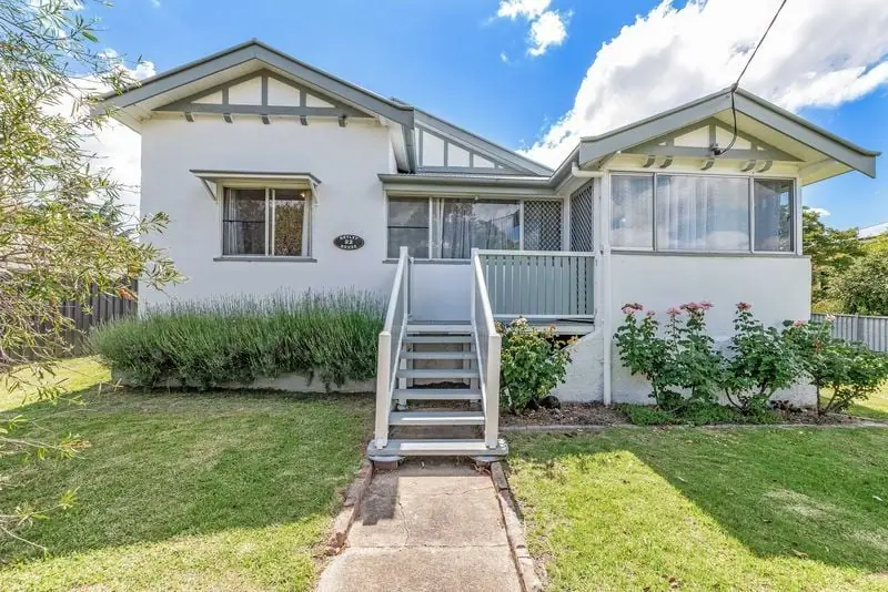 22 Denham St, Stanthorpe — photograph 2