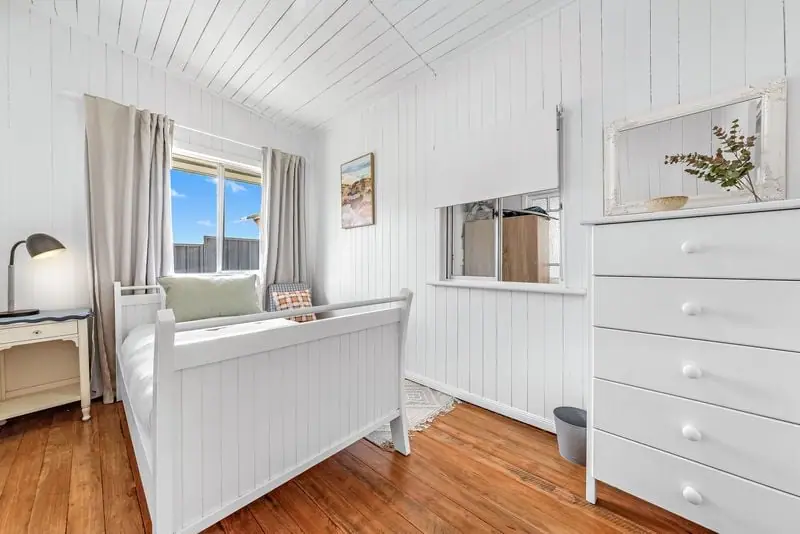 22 Denham St, Stanthorpe — photograph 8