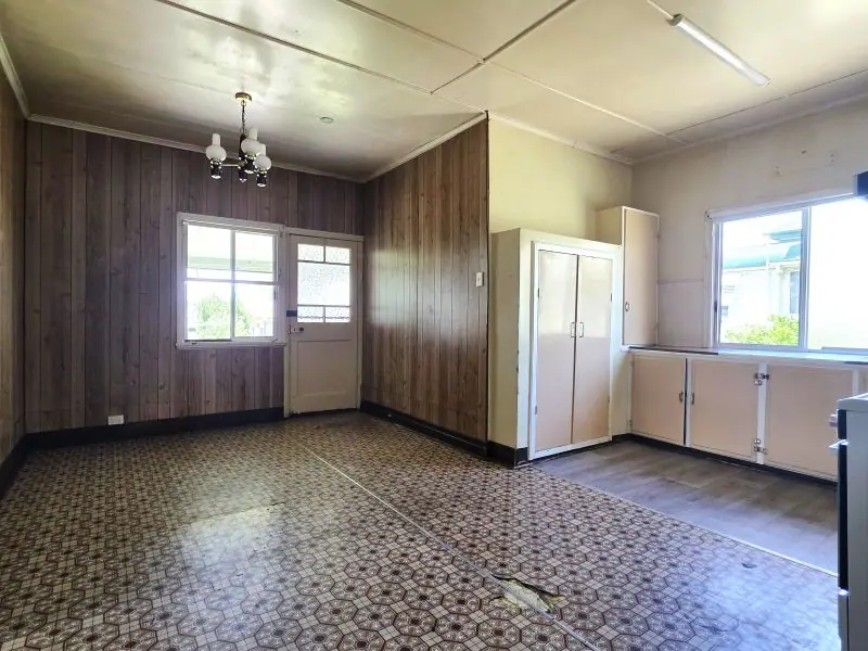 19 Symes Street, Stanthorpe — photograph 5