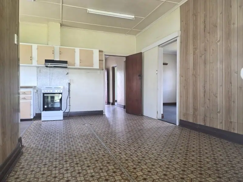 19 Symes Street, Stanthorpe — photograph 6