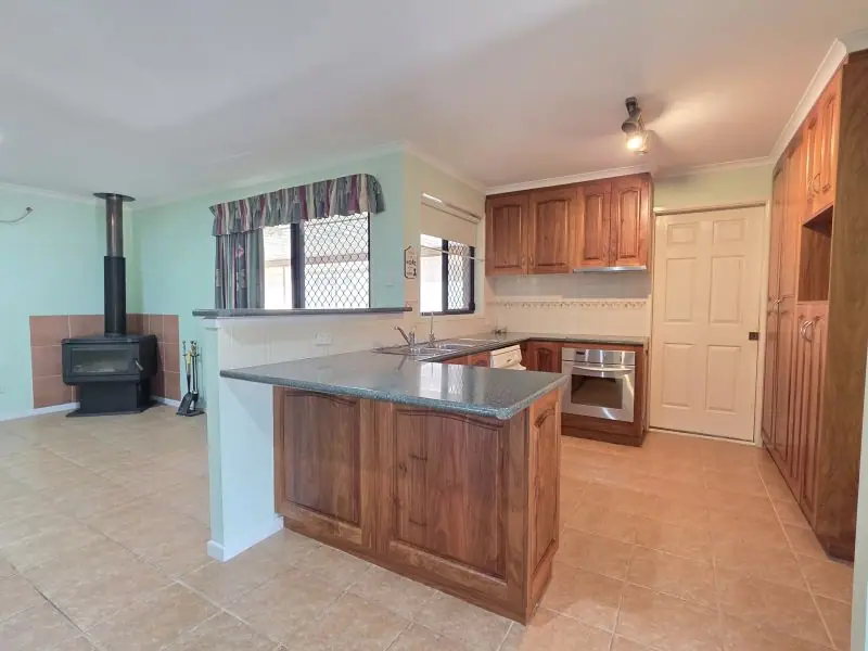 38 Torrisi Terrace, Stanthorpe — photograph 2