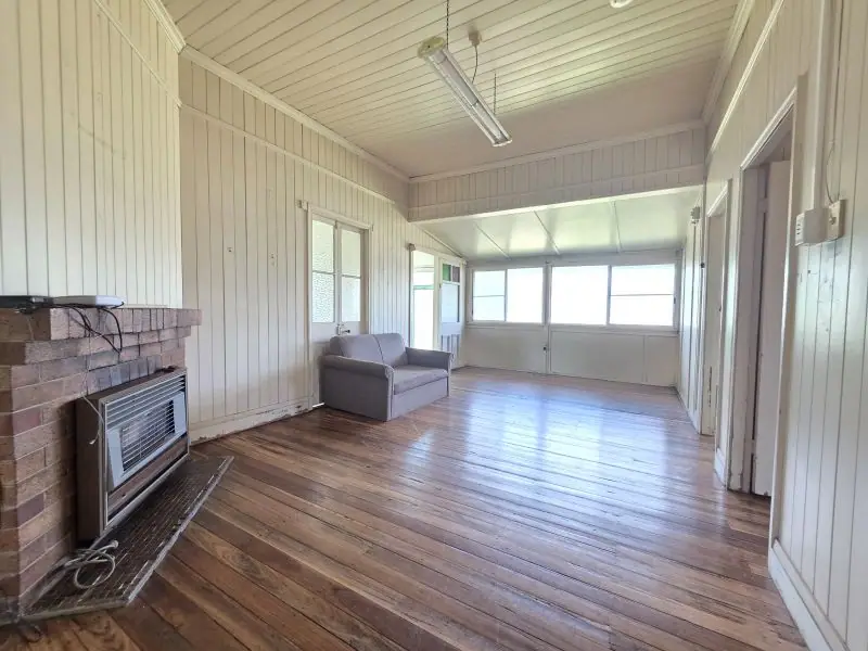 18 Symes Street, Stanthorpe — photograph 6