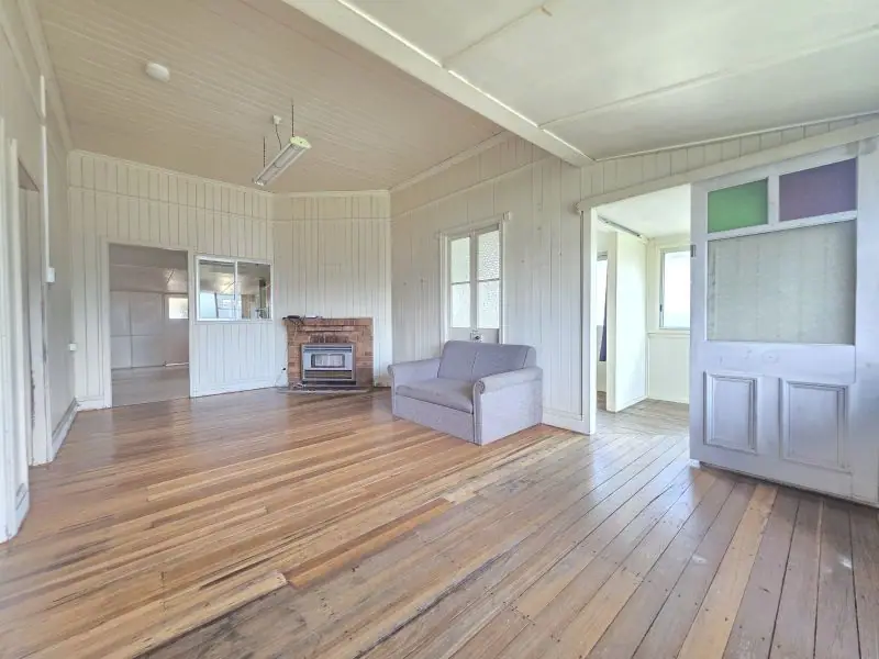 18 Symes Street, Stanthorpe — photograph 7
