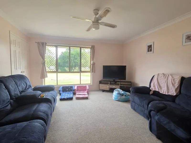 24 Pine Crescent, Dalveen — photograph 5