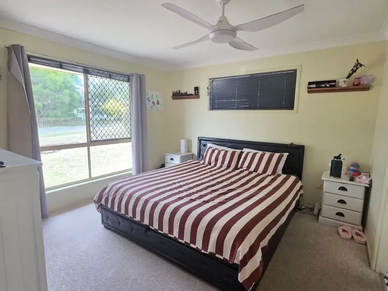 24 Pine Crescent, Dalveen — photograph 6