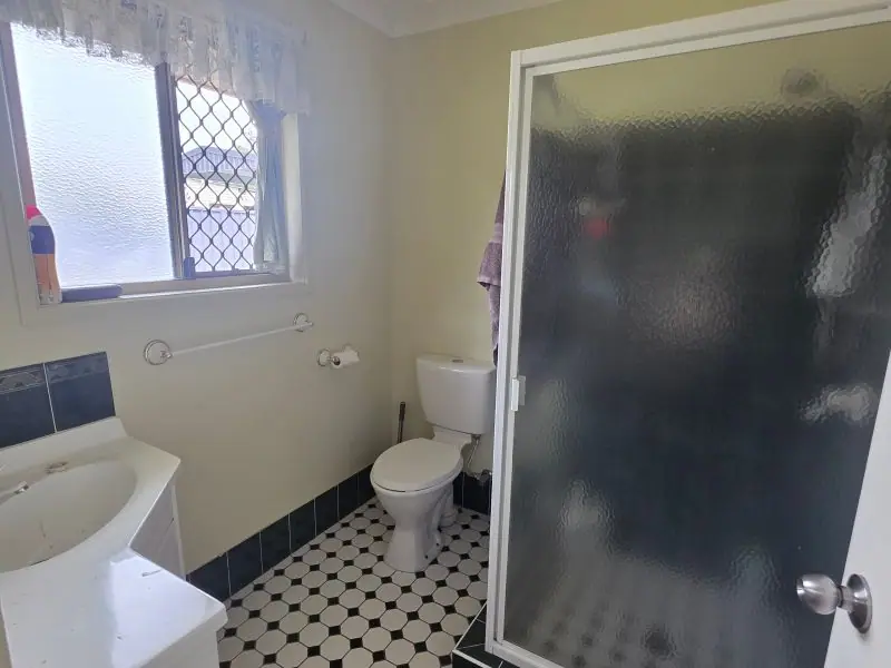24 Pine Crescent, Dalveen — photograph 7