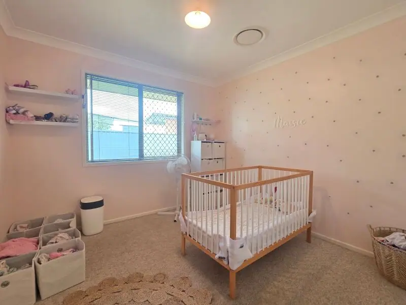 24 Pine Crescent, Dalveen — photograph 8