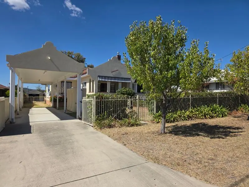 5 Lane Street, Stanthorpe — photograph 2