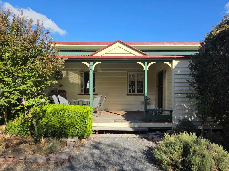 27 Bassel Road, Stanthorpe — photograph 2
