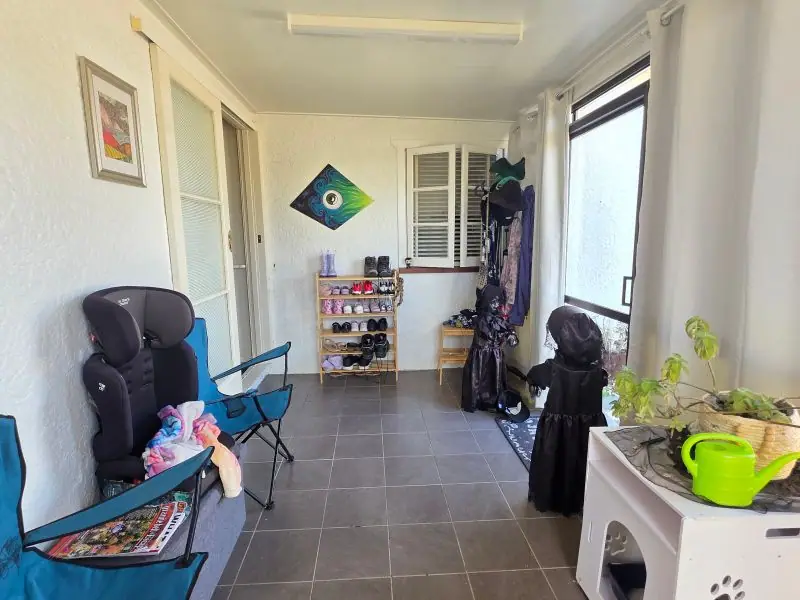 8 Harris Street, Stanthorpe — photograph 2